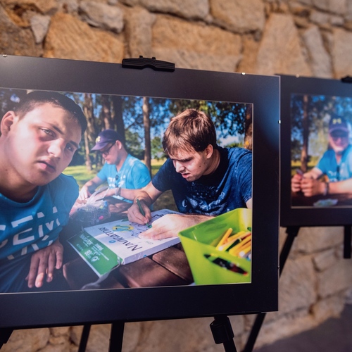 Osvětová výstava fotografií dětí s autismem