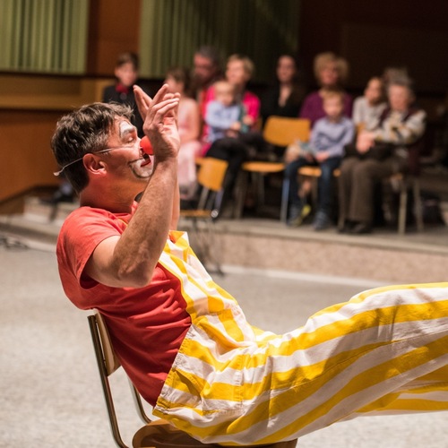 V šapitó, maringotce a pod všemi slunci světa