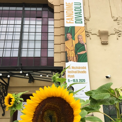 Mezinárodní festival Divadlo – JOHAN UVÁDÍ