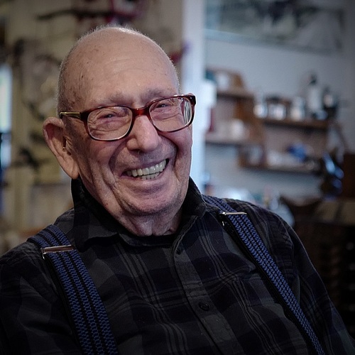 Philip Pearlstein, ve válce a míru: 40. a 50. léta 20. století. Grafický design a kresby